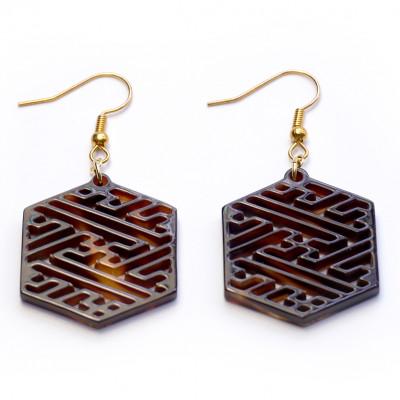 ふるさと納税 長崎市 べっ甲製亀甲型ピアス(紗綾形) |  | 02