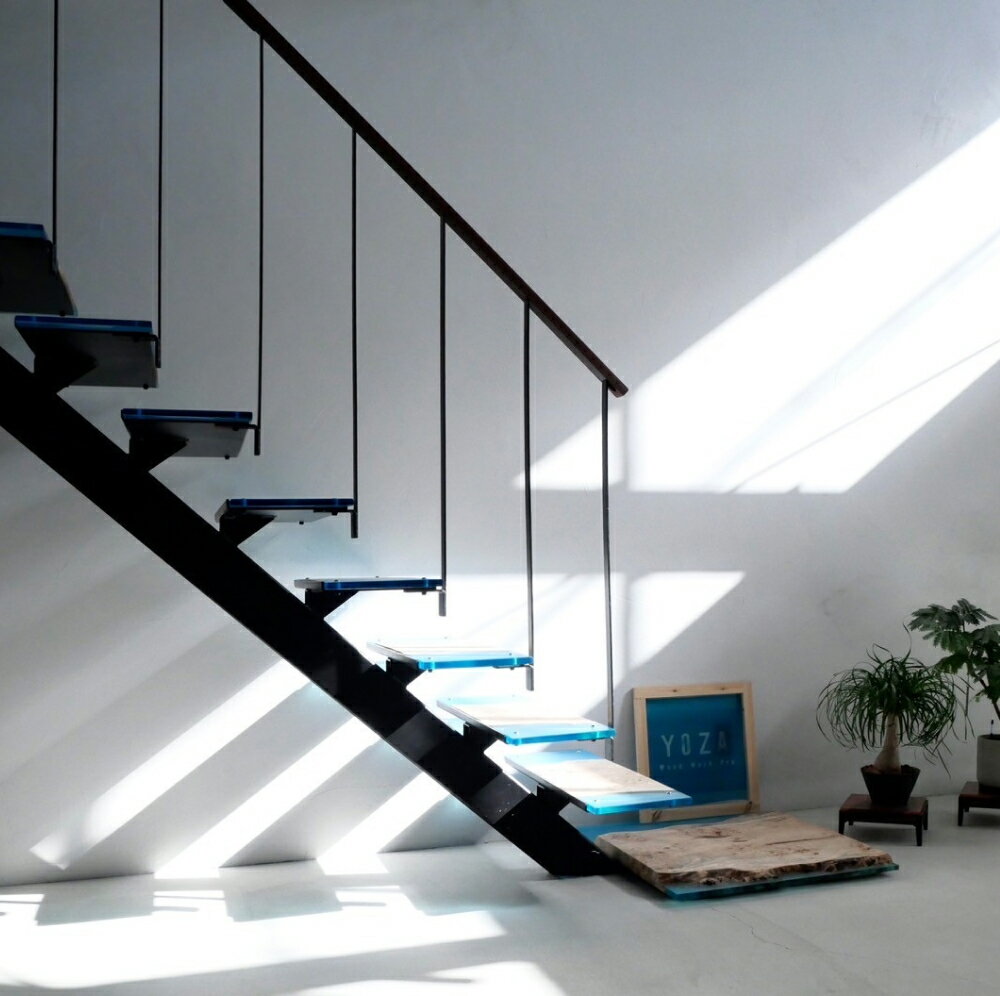 【ふるさと納税】ウッドレジン　階段　[インテリア 木材 レジン 樹脂 階段 オリジナル 手作り ハンドメイド フルオーダー 加東市 兵庫県]