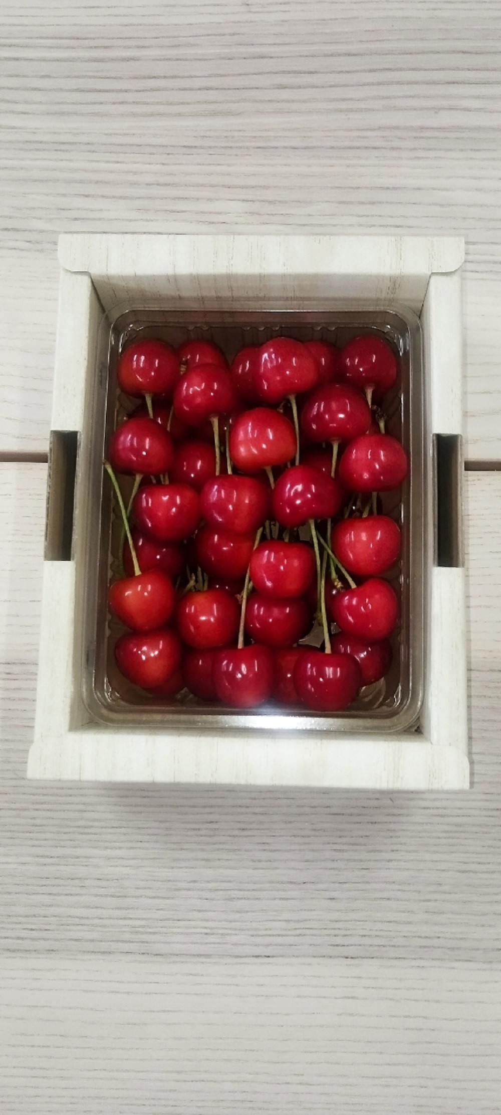 
                  令和9年産【先行受付】山形県産さくらんぼ＜紅秀峰 秀品＞300g　2Lサイズ以上
                