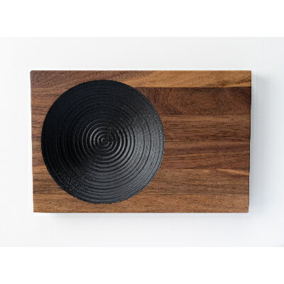 【ふるさと納税】晴れの日のパスタ皿【ウォルナット/インクブラック】H28mm_ 皿 お皿 食器 木製皿 プレート おしゃれ 岡山県 津山市 パスタ皿 熱に強い 汚れにくい 人気 おすすめ 送料無料 プレゼント 贈答 ギフト 【1234517】