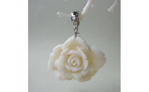 珊瑚職人館の珊瑚ペンダント80