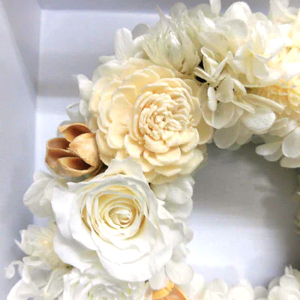 クロス調マグネットBOXリースアレンジ (ホワイト)｜プリザーブドリース｜ドライフラワー インテリア バラ 薔薇 アジサイ あじさい 紫陽花 フラワーギフト 花 結婚式 パーティー ブライダル プレゼ