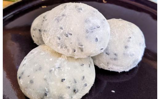 老舗の杵つきたて生丸餅 約40個 約2kg 黒胡麻入り