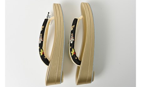 ぞうり　草履　クリスマスの刺繍の花緒　Ｍ　2段　お着物に　きもの 和装 履物 Ｍサイズ 23.5センチ 疲れにくい パーティー 誕生日会 周年 お茶会 入園 卒園 入学 卒業 結婚式 式典 セレモニ 