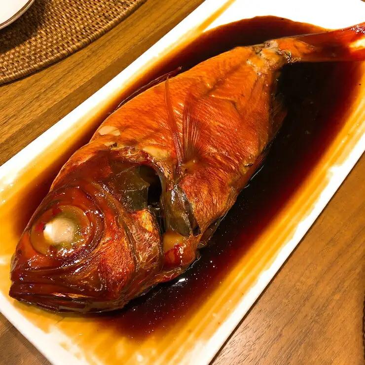 生から湯煎で仕上げる、金目鯛の煮付け 【1本物】【キンメ きんめ お取り寄せ 御中元 お中元 お歳暮 父の日 母の日 贈り物 日本酒 焼酎 タイ タイ】【稲取産 高級地金目使用】【ふるさと納税】【神奈