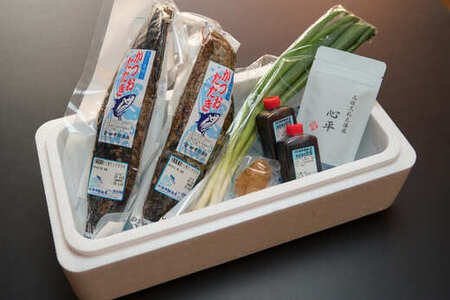 【R8 全8回 定期便】 漁師町の老舗魚屋大将が厳選した本格生カツオ 藁焼きタタキ 約900g 6～7人前 冷蔵 【 高知 久礼 田中鮮魚店 かつおのたたき わら焼き 薬味 タレ付き 日戻り 鰹 本場