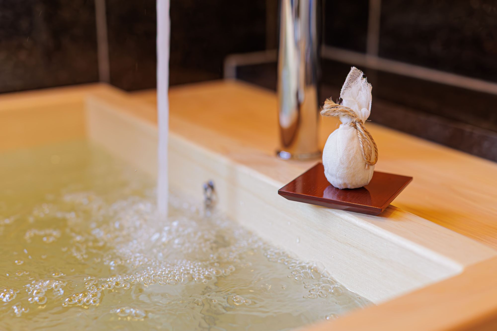 1822 NIPPONIA HOTEL伊勢河崎 商人町 ギフト券 9,000円　伊勢 河崎 伊勢神宮 参拝 巡礼 宿泊 ホテル 旅行 観光 宿泊チケット ギフト券 NIPPONNIA 癒し 歴史