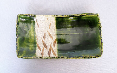 【瀬戸焼】織部草文俎板皿 【山長陶苑】 / 皿 角皿 食器 和食器 / 瀬戸市[BBBH048]