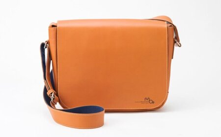 シンプルな本革メッセンジャーバッグ（B5サイズ）全5色 ファッション カバン  レンガ