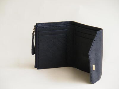 FACE-C　【数量限定】革のカシミヤ　国産野生鹿革を使用した三つ折り財布 チャコールグレー