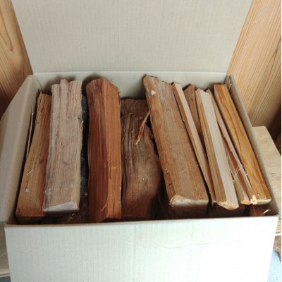 【毎月定期便】乾燥薪 キャンプ用 10kg×2箱 中割(約30cm) 広葉樹ミックス全12回