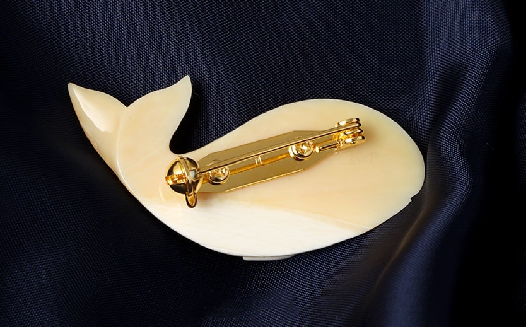 くじら工芸品 くじらブローチ