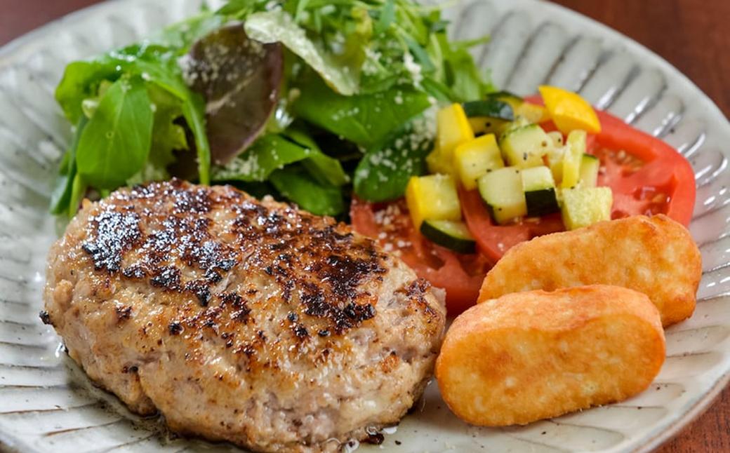 お好みのソースでお召し上がりください。