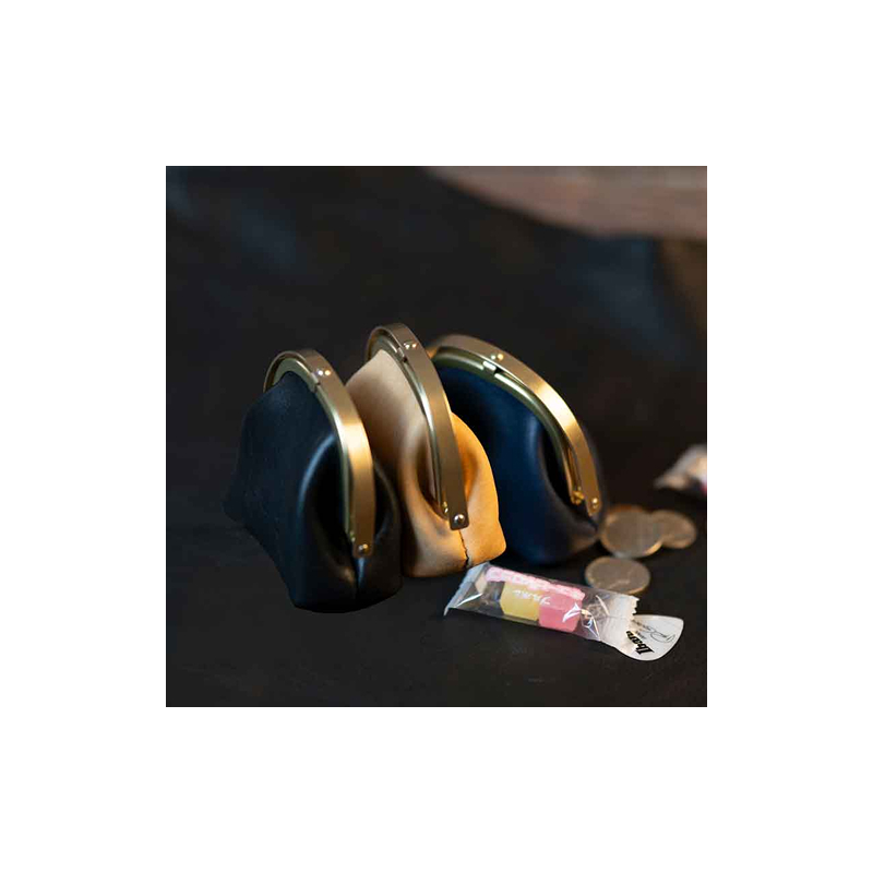 【soul;solid】ワンタッチ真鍮がま口ミニポーチ ［178S12］ soul solid ワンタッチ 真鍮 がま口 ミニポーチ 選べる カラー ナチュラル ブラック ネイビー 革 マチ ハンドメイド ギフト用 エイジング 小銭収納 コンパクト バッグ 高品質 収納力 レザー アンティーク 小物 雑貨 革小物 愛知県 小牧市 送料無料