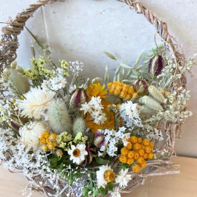 ふるさと納税 茅野市 信州八ヶ岳の麓から贈るドライフラワーアレンジメントS(イエロー) |  | 01