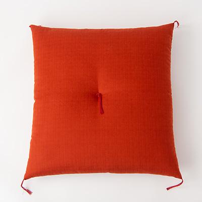 ふるさと納税 ふじみ野市 綿ふとん職人が手掛ける綿100%座布団【銘仙判】55cm×59cm【朱色】 |  | 03