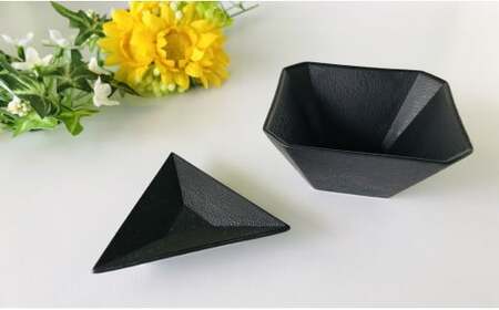 A25-290 有田焼 テーブルコーディネートがグッと引き締まる黒い器／4点セット 深海三龍堂 食器 おしゃれ 黒い器 黒い皿 お皿 小鉢 吉右エ門 モダン