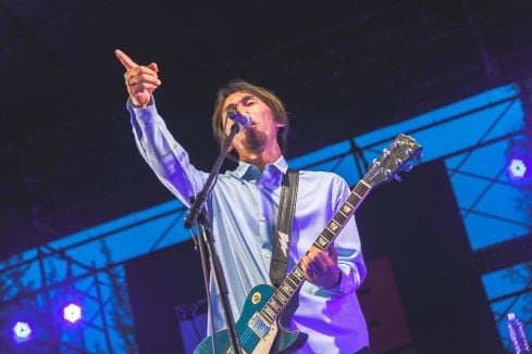 うたギター：秋野温※鶴オフィシャルサイトより説明文引用