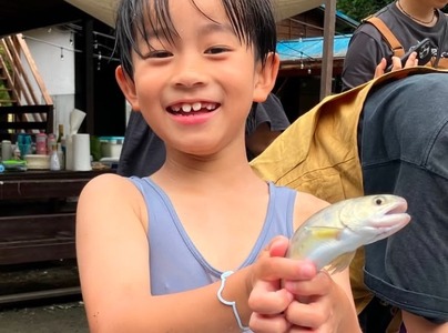 貸切キャンプ！八丁やまめつかみ取り＋薪サービス・ペガススの家【１泊２日・10名】宿泊券【 宿泊 宿泊券 体験 チケット 旅行 キャンプ アウトドア 神奈川県 山北町 】