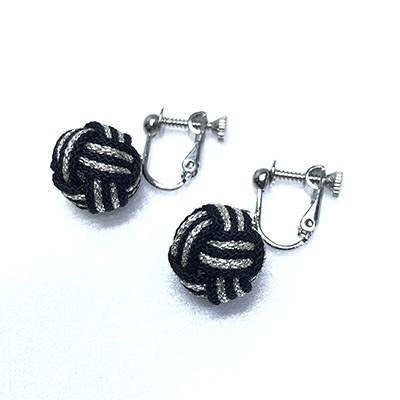 ふるさと納税 伊賀市 (組紐)イヤリング　モンキー　黒銀 |  | 02