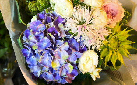 flower stand hacoお任せ季節のフラワーアレンジブーケ（花束）Sサイズ　生花　記念日　母の日　お祝い　誕生日