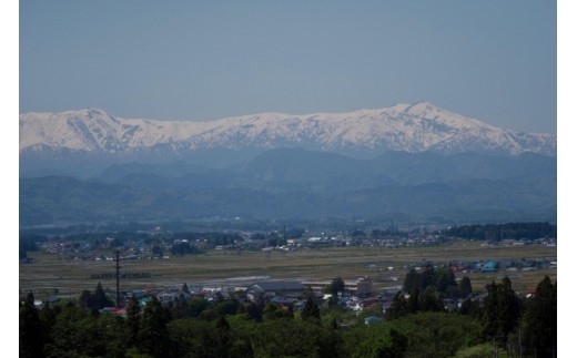 福島、山形、新潟の三県に連なる霊峰 飯豊山