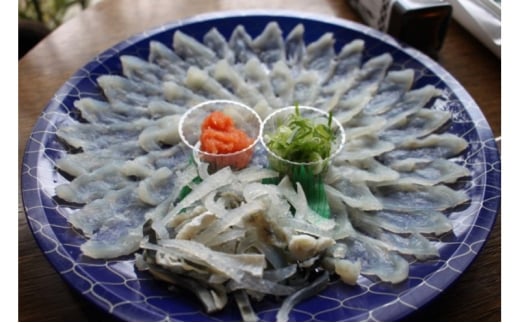 【ふるさと納税】ふぐ とらふぐ刺身セット 1?2人前 フグ 刺身 鍋 魚 国産 日本産 食品 グルメ 料理 おかず 惣菜 お弁当 非常食 保存食 ご飯のお供 ごはん ご飯 食卓 山口県 萩市 美味しい おいしい プレゼント ギフト プチギフト 贈り物 お中元 人気 おすすめ 贈答用