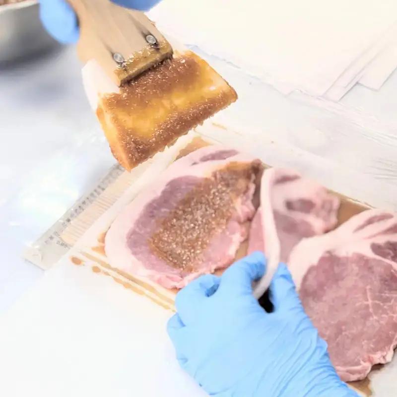 山形県産 豚ロース味噌漬け 8枚 400g   秋田杉箱入り 米澤豚一番育ち 肉の中村  保存料・着色料不使用 国産 味付き  味噌豚 豚 ポーク おかず 惣菜  肉  簡単調理 時短  冷凍 真空パ