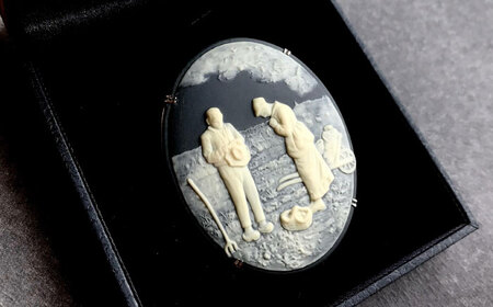 【GRAND CAMEO】　ミレー「晩鐘」 ブローチ＆ペンダントトップ 特大 / アクセサリー 装飾品 ブローチ ペンダント カメオ アンティーク レトロ / 瀬戸市 / 陶華[BBCD008]