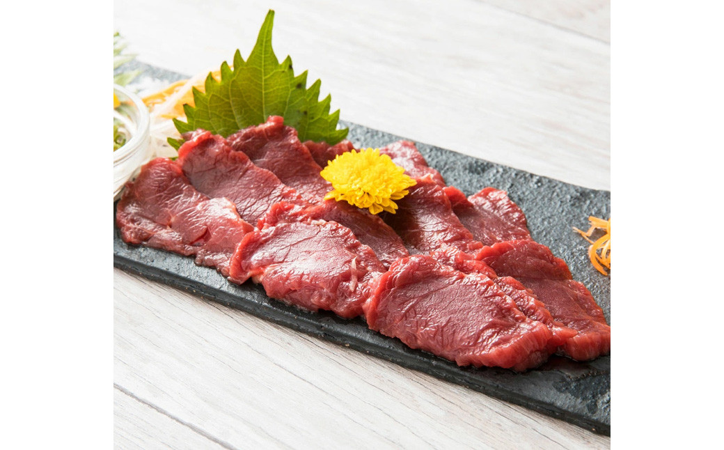 C28U【熊本と畜】赤身馬刺し 約200g （専用醤油付き150ml×1本）