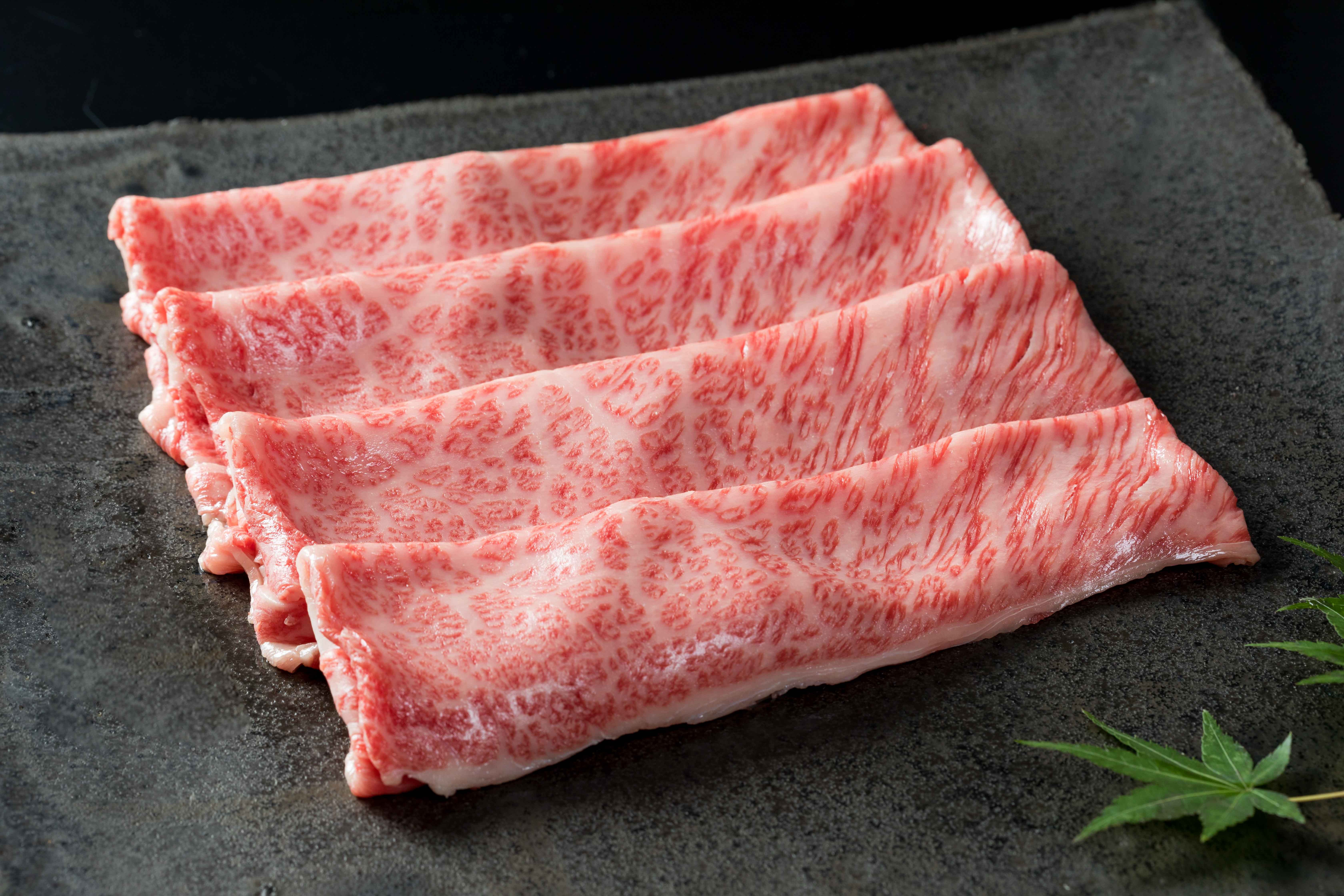 
                  佐賀牛肩ロースしゃぶしゃぶ1.24kg（620g×２P）【弥川畜産】
                