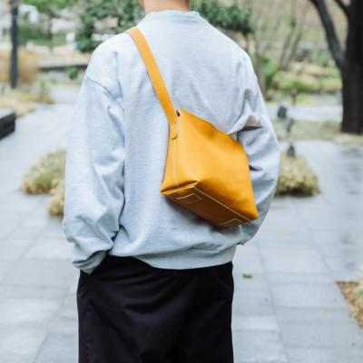 ふるさと納税 香芝市 グラブ革　ボディバッグ　タン |  | 02