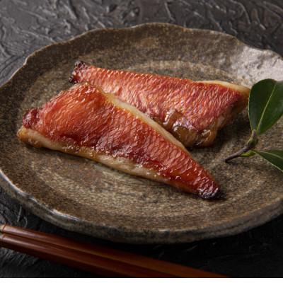 ふるさと納税 下田市 静岡県下田産 天日干し 金目鯛干物味くらべ2名用　1/2尾分(約400g) |  | 02