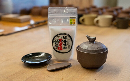 日常屋 の シロチドリ の 塩壷 と 塩さじ と 豆皿 （いごてつの 天日塩 1袋付き）［1498］