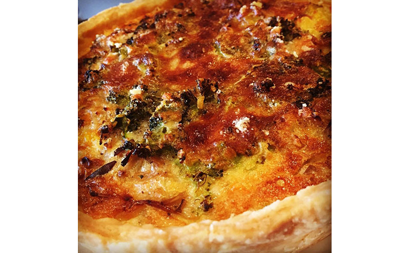 スープ屋のほうれん草＆ベーコンとお野菜たっぷりキッシュ (10月～4月限定)　キッシュ 惣菜 イタリアン おかず ほうれん草 ベーコン 野菜 お野菜 手作り 限定 季節 旬 旬の野菜 冷凍 真空パック