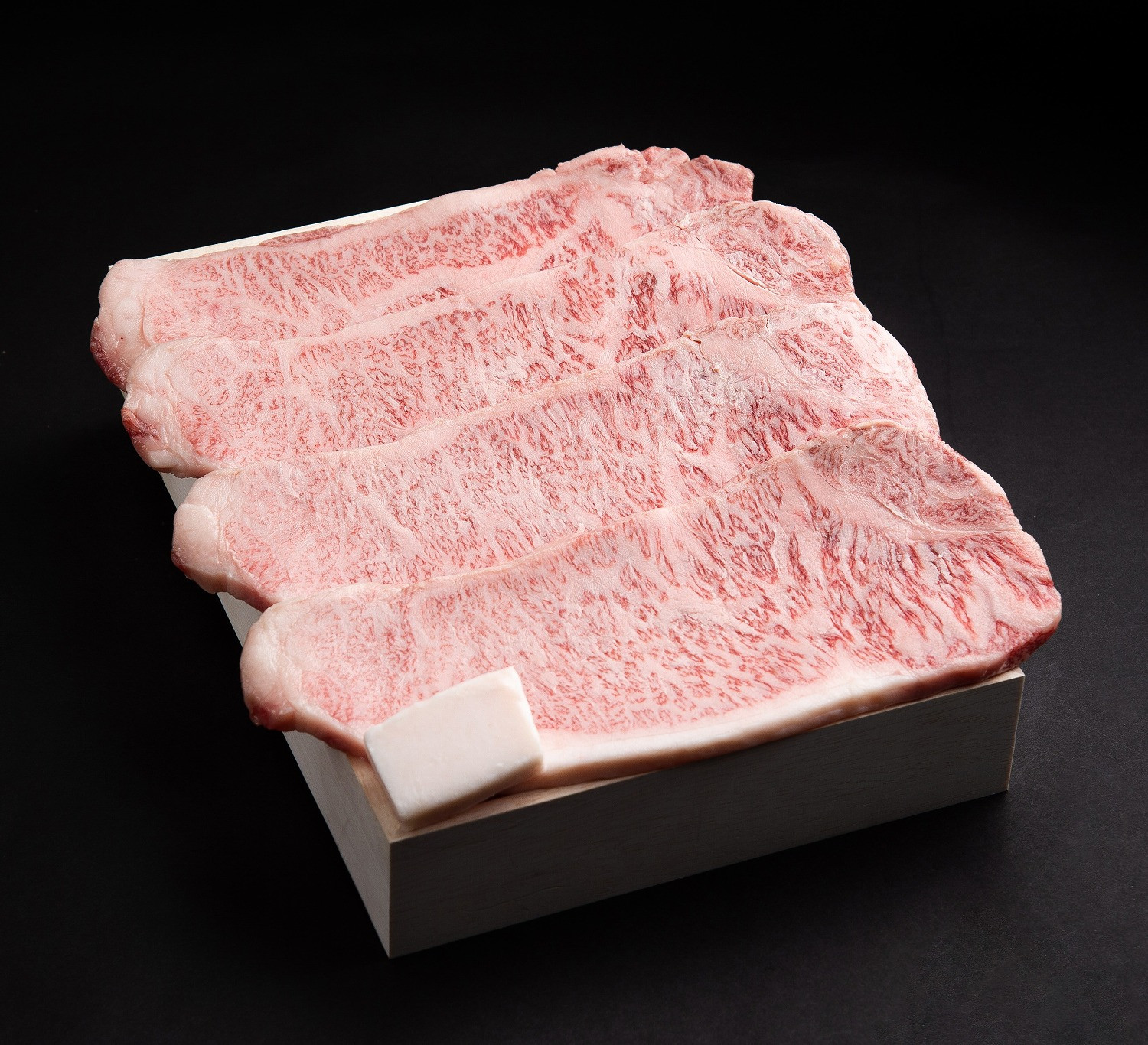 
松阪牛　特選　サーロイン　ステーキ　800ｇ（約200ｇ×4枚）　B-56／冷凍　瀬古食品　ふるさと納税　牛肉　松阪肉　名産　ブランド　霜ふり本舗　三重県　大紀町
