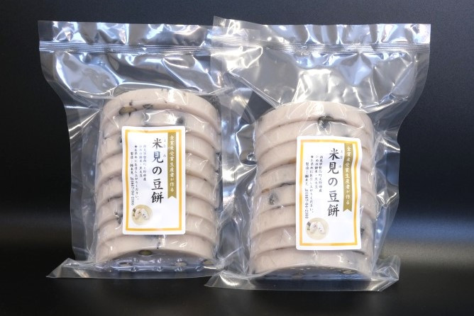 豆餅2パック。豆の味をしっかり感じます。1枚が厚いので食べ応えがあり！
