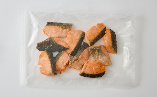 【直火焼き魚】骨取り 銀鮭塩焼き ハーフカット 10切入 加熱済【配送不可地域：離島】【1700141】