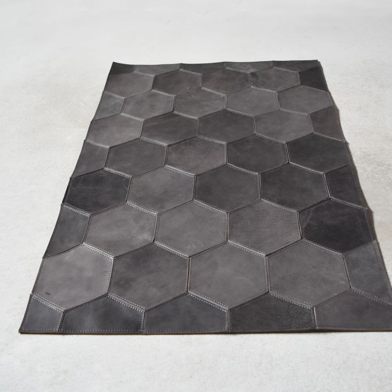 Teha’amana Mat honeycomb Smoke テハマナ 玄関マット スモーク ブラック 革 皮 雑貨 おしゃれ レザー 本革 こだわりの逸品 地域特産品 ギフト 自分用 人気 おすすめ