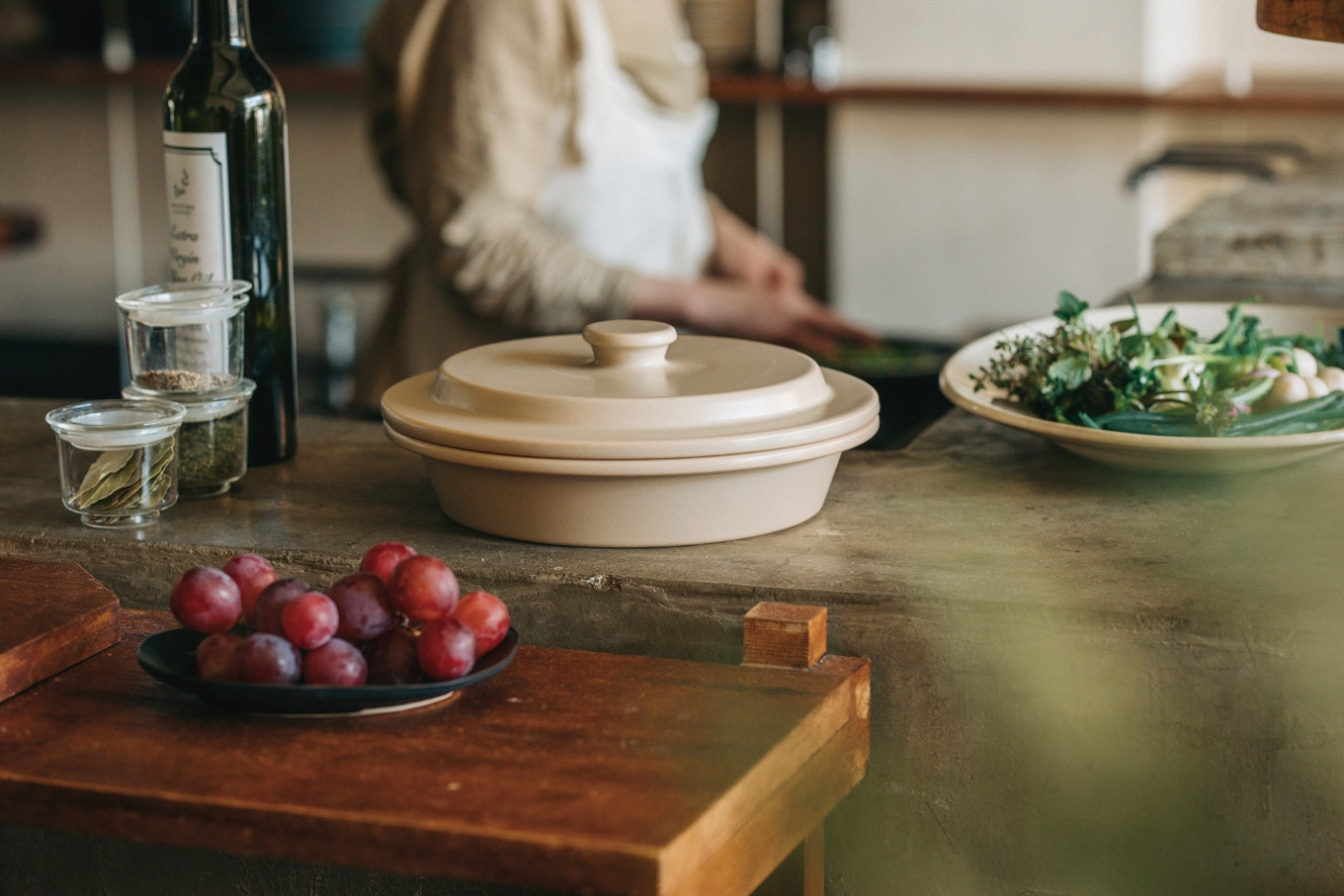PETARI Shallow Pot 18cm Jet Black（ブラック）G.M.P 【 グッドデザイン賞受賞 陶器製 万能調理土鍋 鍋 土鍋 平鍋 浅鍋 電子レンジ可 キッチン雑貨 新生活 ギフ