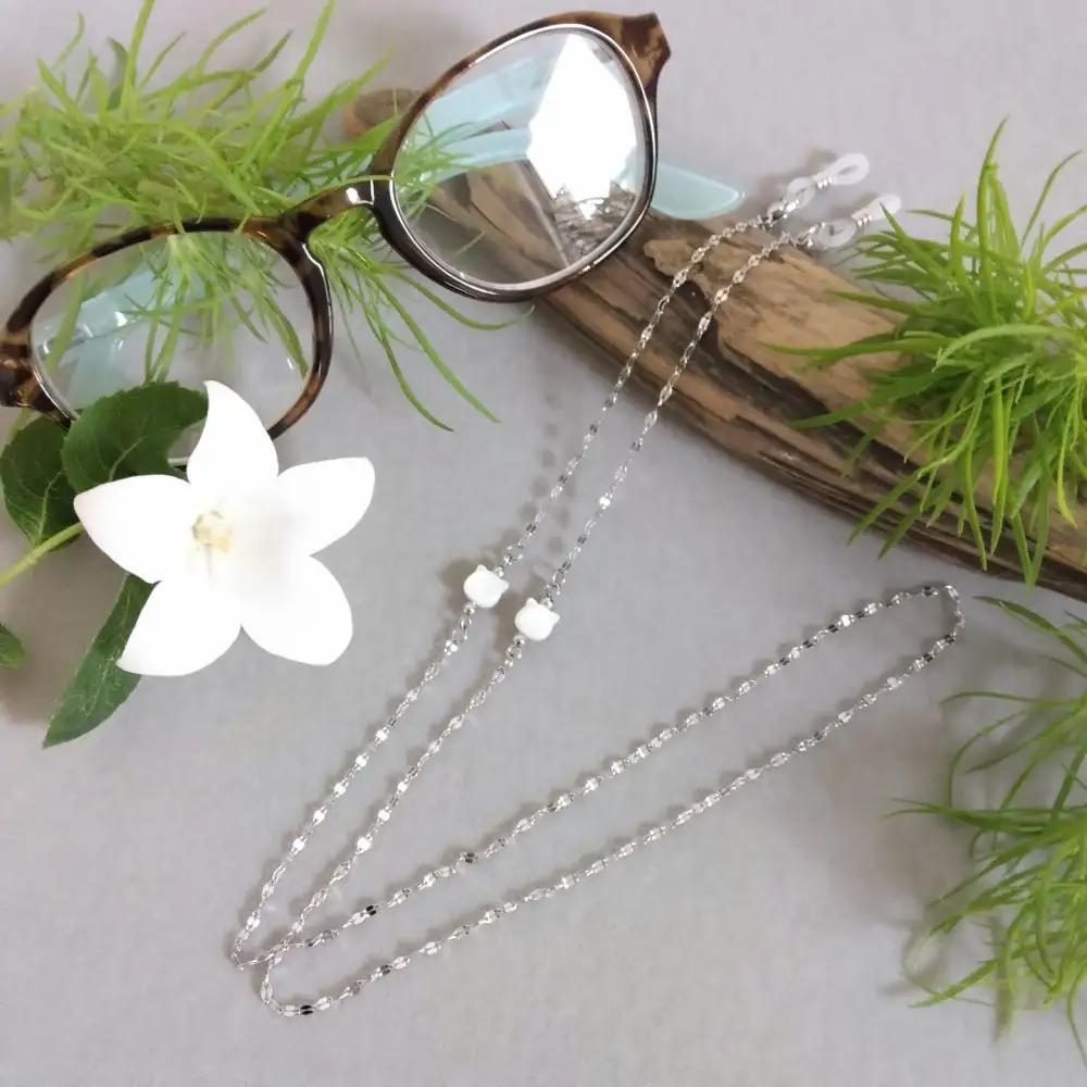 【小さなシェル猫】メガネチェーン　サージカルステンレス　アレルギー対応　白蝶貝　ネコモチーフ　天然石　プレゼント　ギフト　