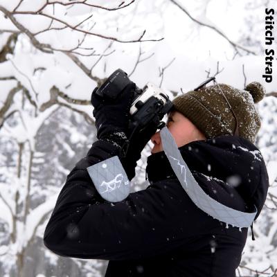 ふるさと納税 妙高市 Stitch Strap GRAY カメラ用ストラップ レンズキャップホルダー付属 |  | 02