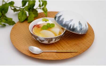 有田焼 刷毛泡化粧 ボンボニエール【松尾陶器】食器 器 うつわ 蓋物 菓子器 デザート皿 菓子皿 お祝い ハレの日 食洗機対応 A35-376