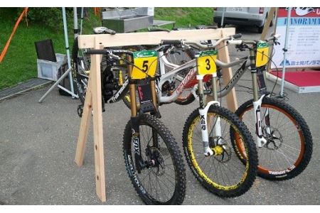 桧製自転車ラック　宿輪木【3-40】