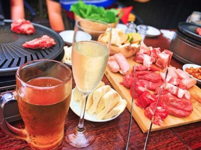 近江牛プレミアムＢＢＱ及びクラフトビール飲み放題チケット（３名様用）　F20　パンカフェＫＯＫＯＮ～江近～ 東近江