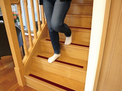 No.281-01 すべり止めテープザラザラ　室内用　50mm×5M　3個セット　クリア ／ すべりどめ 階段 浴室 安全 安心 糊跡が残りづらい きれいに剥がせる 千葉県