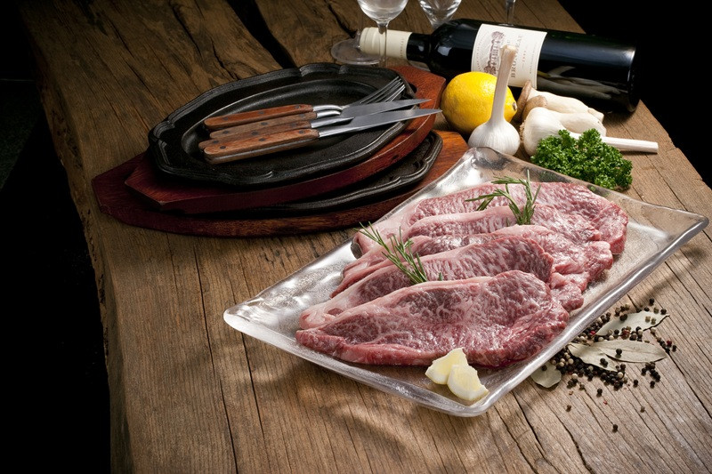 
            サーロイン ブロック肉 「びえい和牛」 ファームズ千代田 [500-03]
          