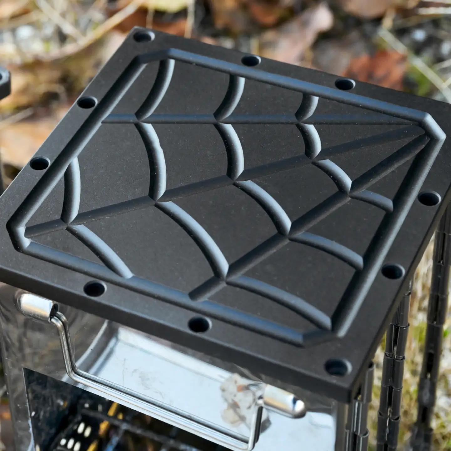 LGASIA (ルガシア) 9mm極厚鉄板正方形spider(専用ハンドル付き) / アウトドア キャンプ 鉄板 BBQ 恵那市 / ＭＡＣ[AUDM024]