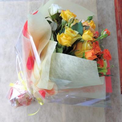 ふるさと納税 杵築市 『天使のバラ』薔薇だけのミニ丈ブーケ(黄オレンジ系)Lサイズ |  | 01