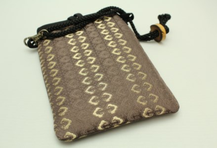 スマホポーチ（茶色柄）